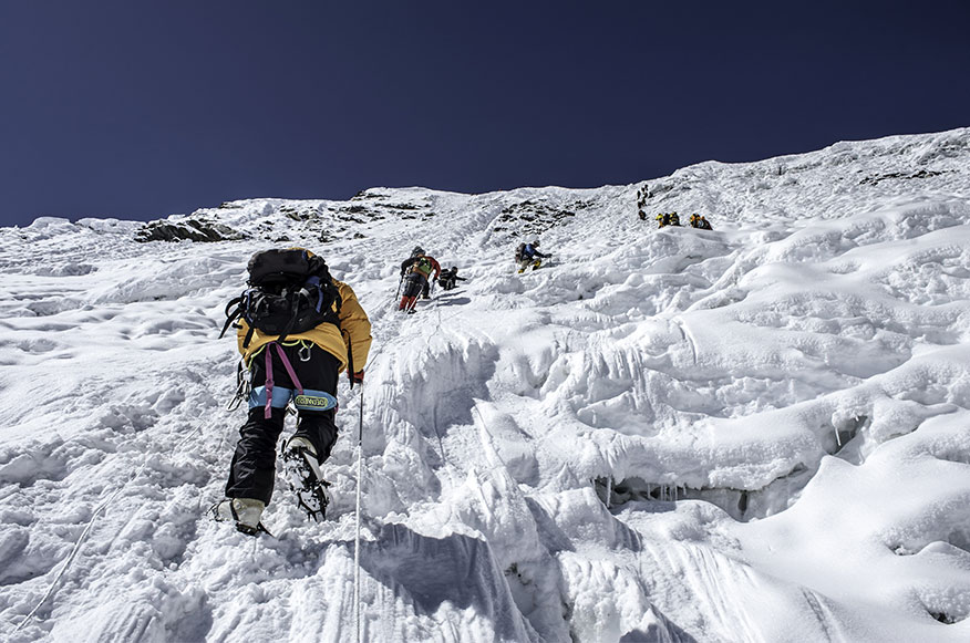 découverte des glaciers pour une rando guidée en crampons à plus de 3000m d’altitude.